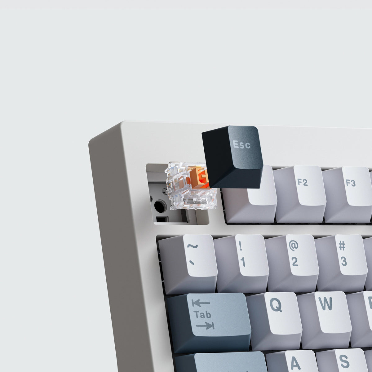 QwertyKey75 Pro V2 White – vezeték nélküli mechanikus gamer billentyűzet, hot-swap, Full RGB, webes szoftver, gasket mount