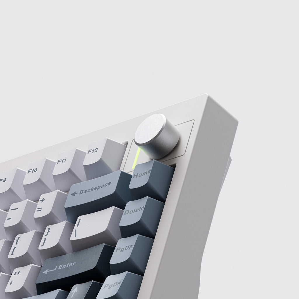 QwertyKey75 Pro V2 White – vezeték nélküli mechanikus gamer billentyűzet, hot-swap, Full RGB, webes szoftver, gasket mount