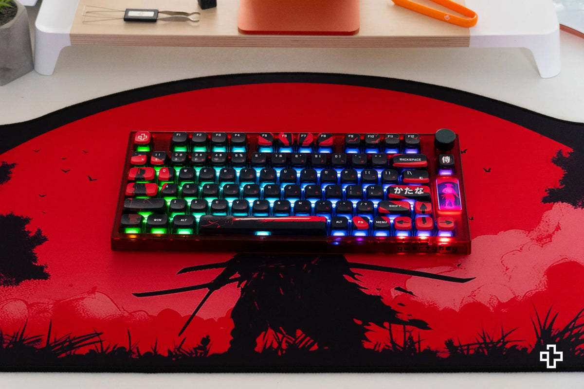 QwertyKey75 Samurai – vezeték nélküli mechanikus gamer billentyűzet, hot-swap, Full RGB, QMK/VIA, gasket mount
