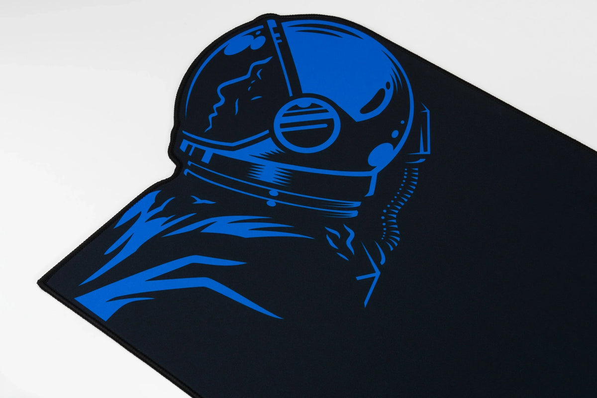 QwertyKey Spaceman formára vágott gamer asztali egérpad, vízálló, varrott szélek, 4 mm, csúszásmentes gumitalp