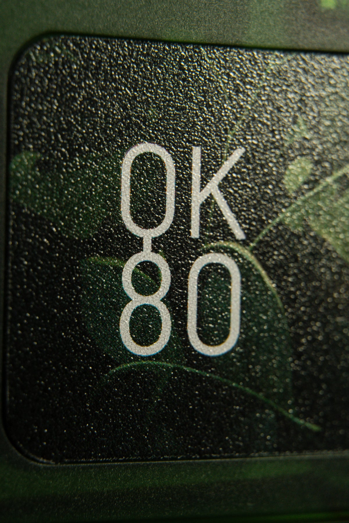 QwertyKey80 Leaf – vezeték nélküli mechanikus gamer billentyűzet kijelzővel, hot-swap, Full RGB, QMK/VIA, gasket mount