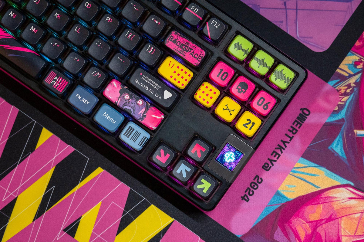 QwertyKey80 War – vezeték nélküli mechanikus gamer billentyűzet kijelzővel, hot-swap, Full RGB, QMK/VIA, gasket mount