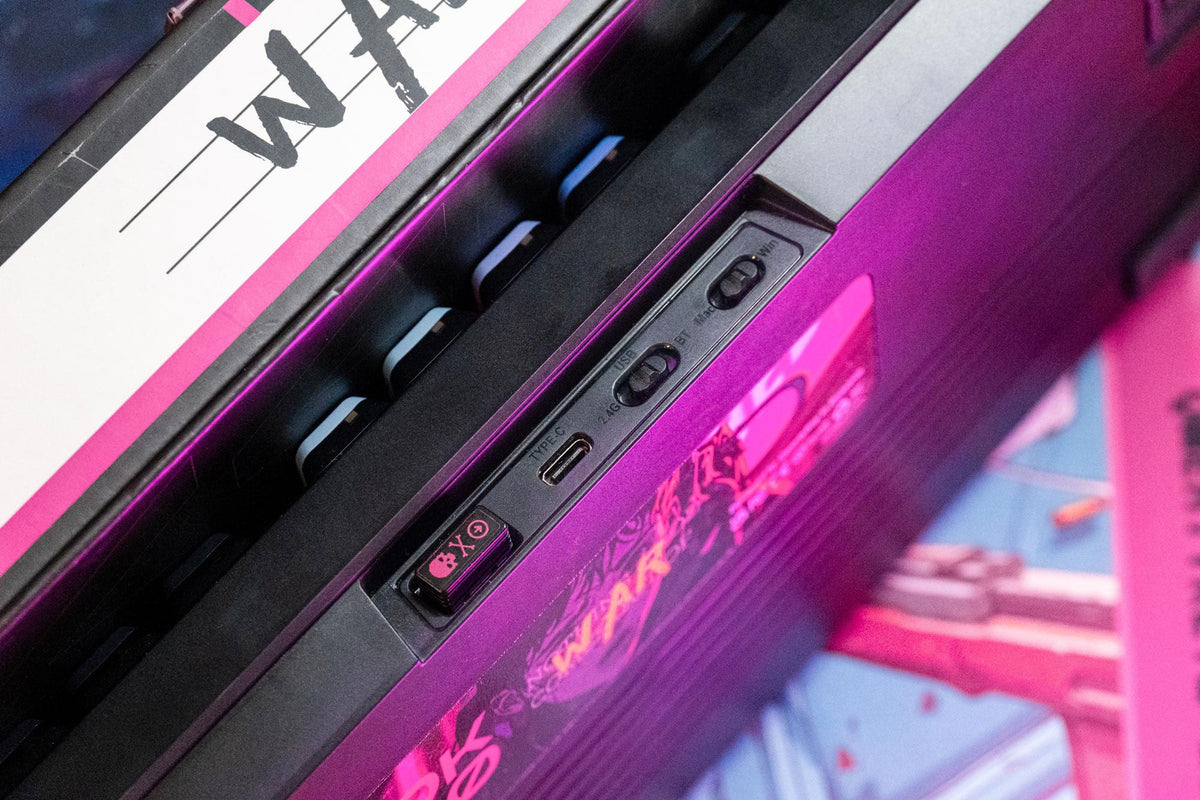 QwertyKey80 War – vezeték nélküli mechanikus gamer billentyűzet kijelzővel, hot-swap, Full RGB, QMK/VIA, gasket mount