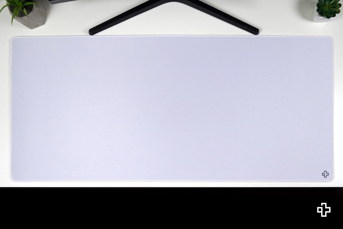 QwertyKey Classic Plain fehér gamer asztali egérpad, vízálló, varrott szélek, 4 mm, csúszásmentes gumitalp