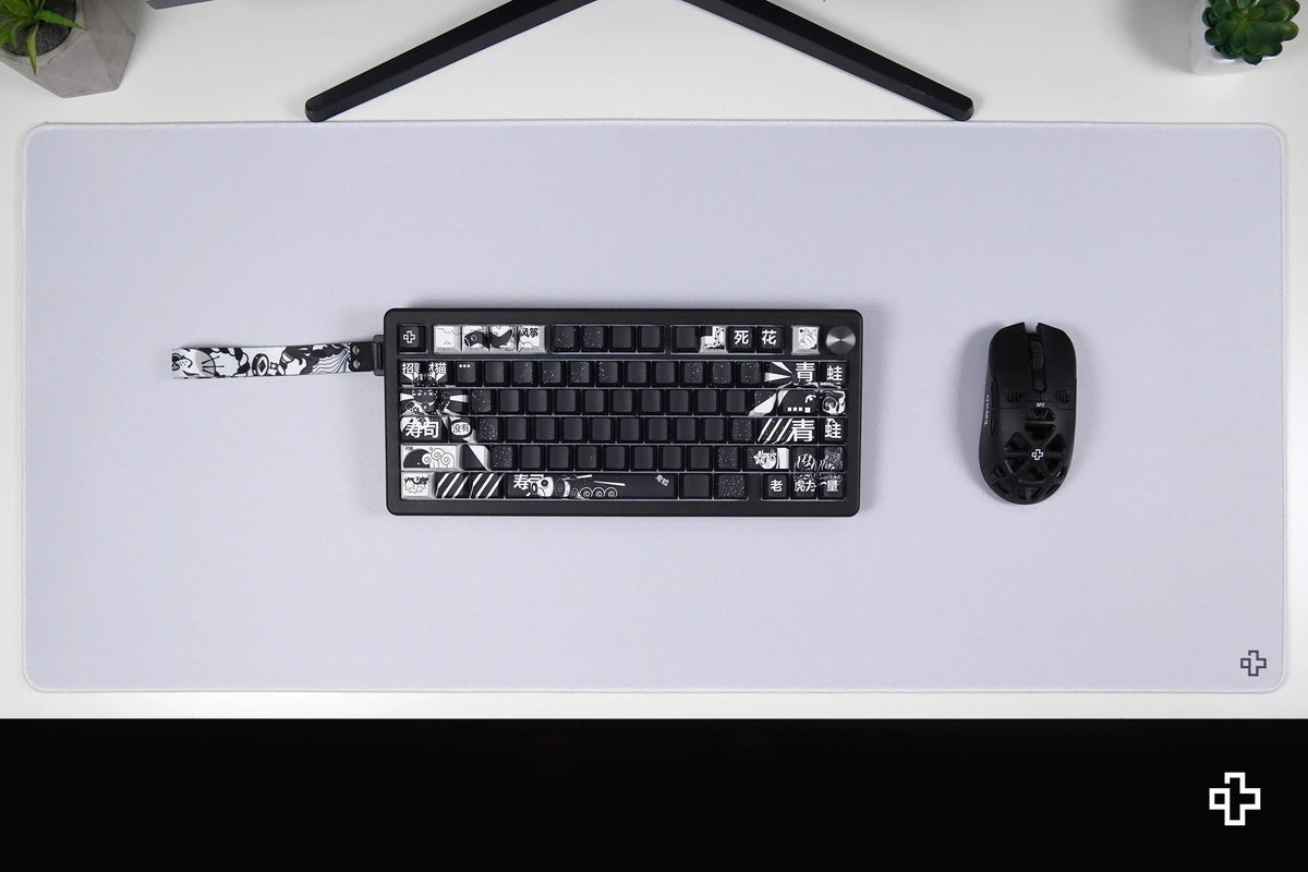 QwertyKey Classic Plain fehér gamer asztali egérpad, vízálló, varrott szélek, 4 mm, csúszásmentes gumitalp