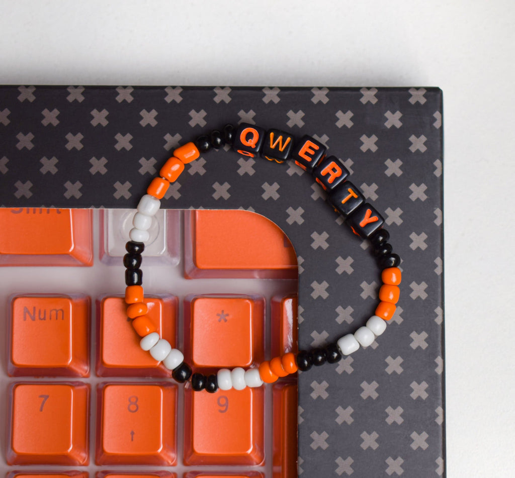 QwertyKey x Bold Persons karkötő