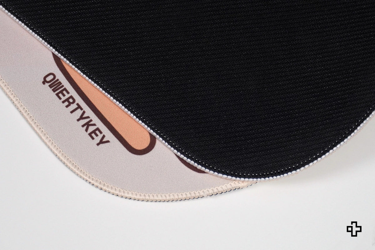 QwertyKey Capybara gamer asztali egérpad, vízálló, varrott szélek, 4 mm, csúszásmentes gumitalp