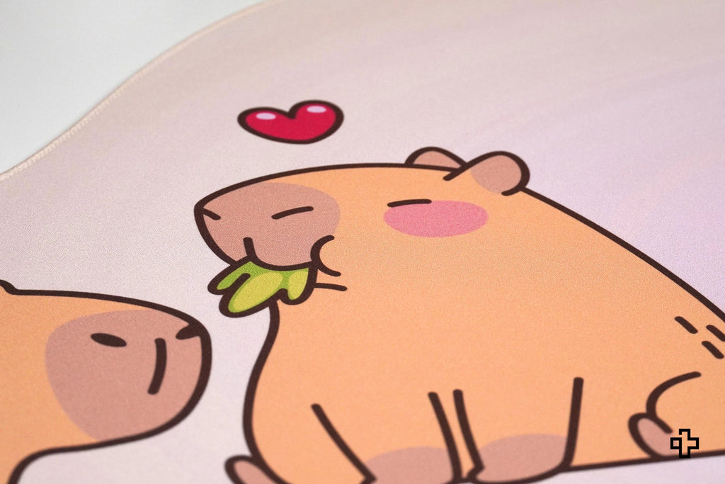 QwertyKey Capybara gamer asztali egérpad, vízálló, varrott szélek, 4 mm, csúszásmentes gumitalp