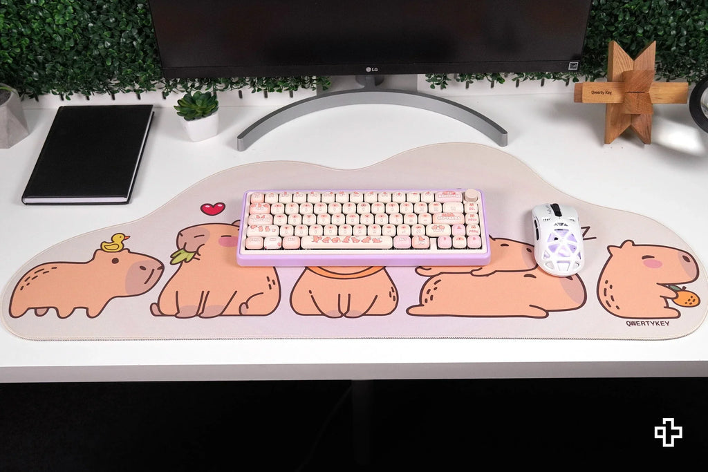 QwertyKey Capybara gamer asztali egérpad, vízálló, varrott szélek, 4 mm, csúszásmentes gumitalp