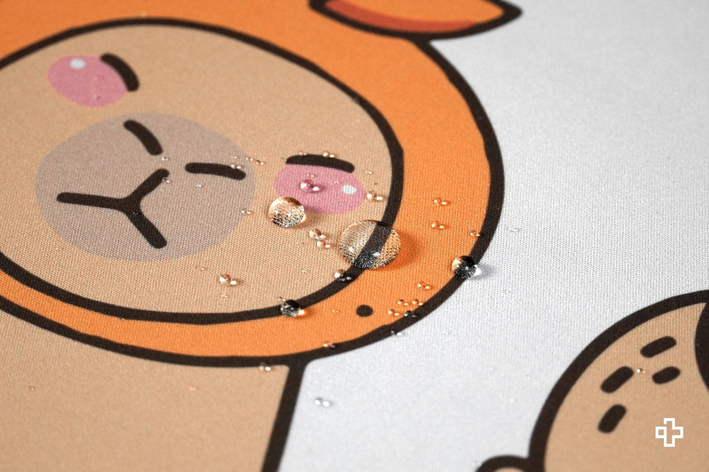 QwertyKey Capybara gamer asztali egérpad, vízálló, varrott szélek, 4 mm, csúszásmentes gumitalp
