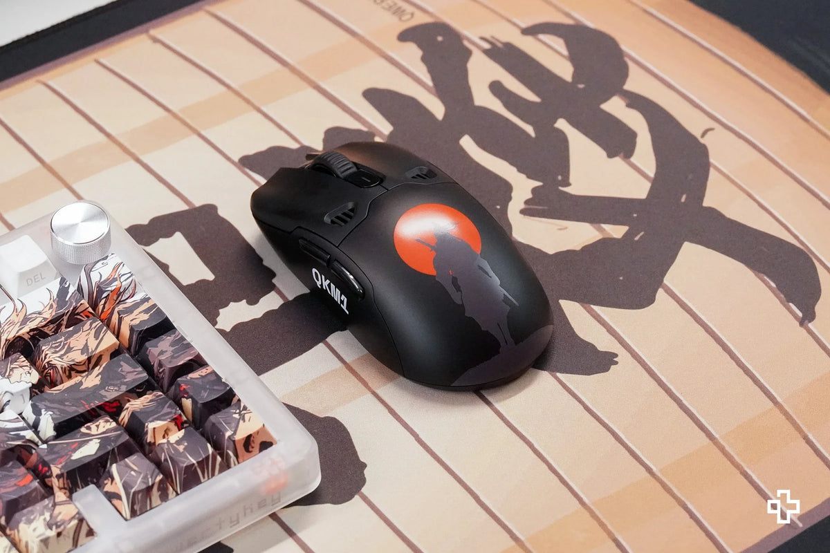 QKM1 Striker Black egérburkolat