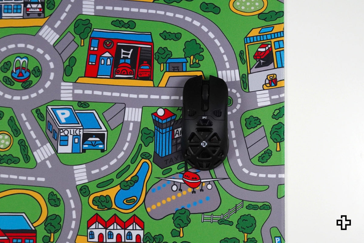 QwertyKey Nostalgia Busy Town gamer asztali egérpad, vízálló, varrott szélek, 4 mm, csúszásmentes gumitalp
