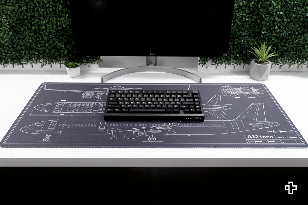 QwertyKey Plane Blueprint gamer asztali egérpad, vízálló, varrott szélek, 4 mm, csúszásmentes gumitalp