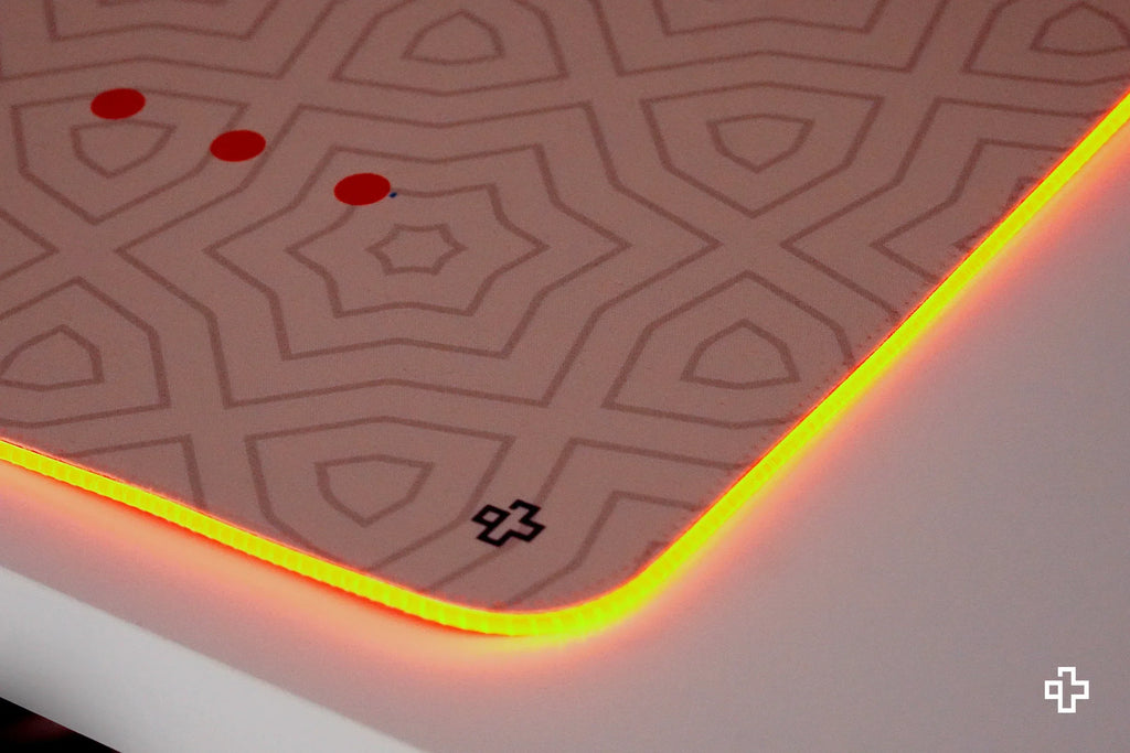 QwertyKey Sharingan Eye RGB gamer asztali egérpad, vízálló, varrott szélek, 4 mm, csúszásmentes gumitalp