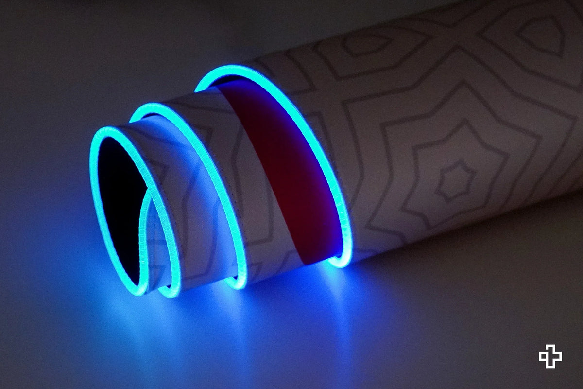 QwertyKey Sharingan Eye RGB gamer asztali egérpad, vízálló, varrott szélek, 4 mm, csúszásmentes gumitalp