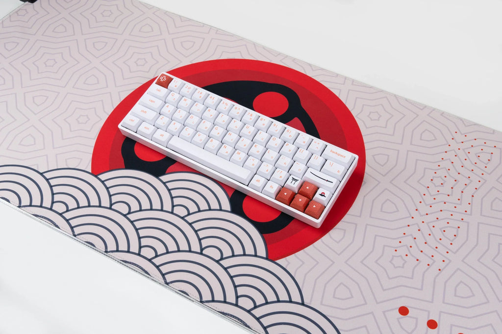 QwertyKey Sharingan Eye RGB gamer asztali egérpad, vízálló, varrott szélek, 4 mm, csúszásmentes gumitalp