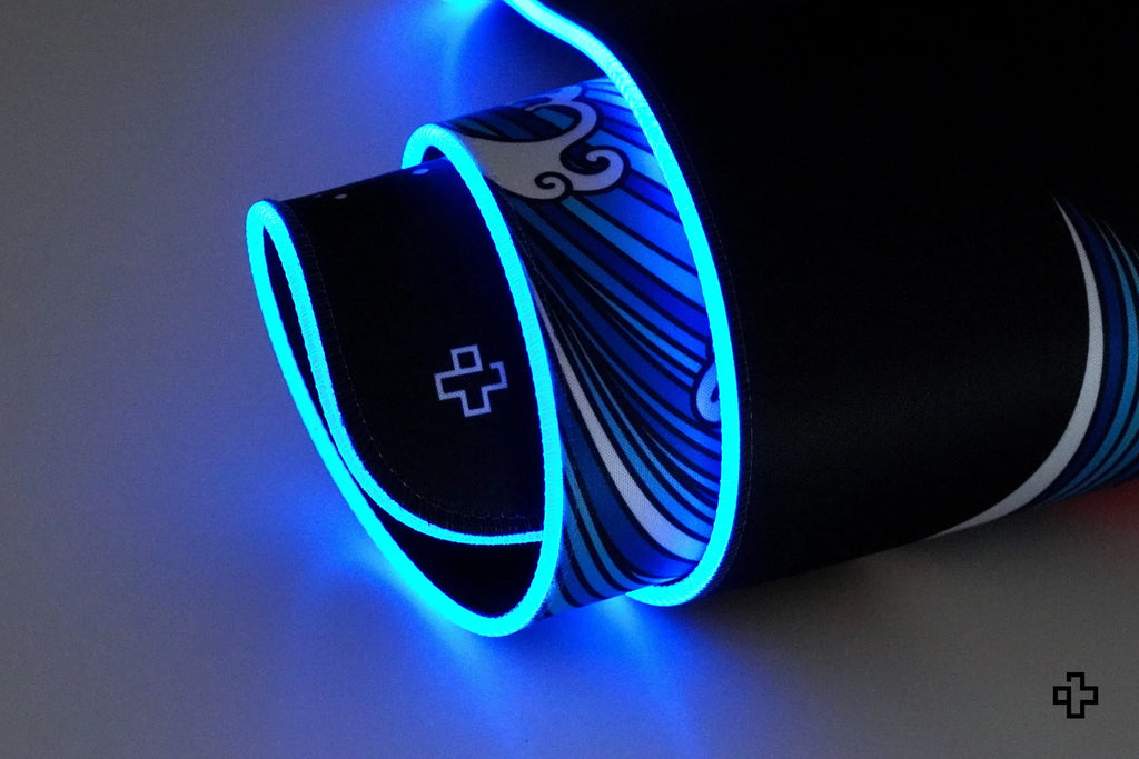 QwertyKey JapanWave RGB gamer asztali egérpad, vízálló, varrott szélek, 4 mm, csúszásmentes gumitalp