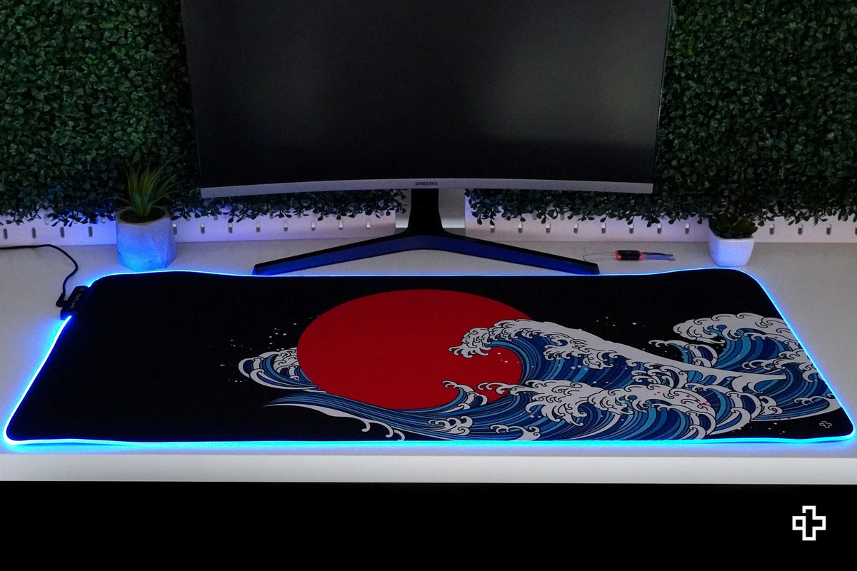 QwertyKey JapanWave RGB gamer asztali egérpad, vízálló, varrott szélek, 4 mm, csúszásmentes gumitalp