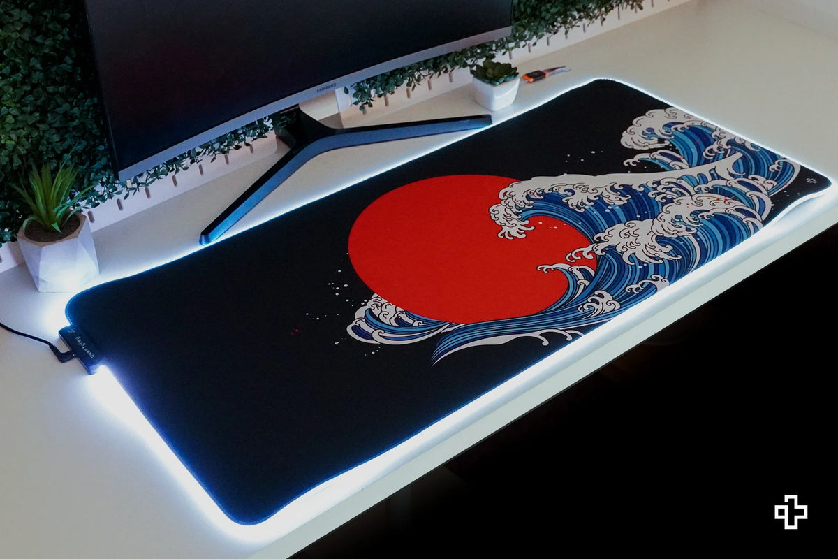 QwertyKey JapanWave RGB gamer asztali egérpad, vízálló, varrott szélek, 4 mm, csúszásmentes gumitalp
