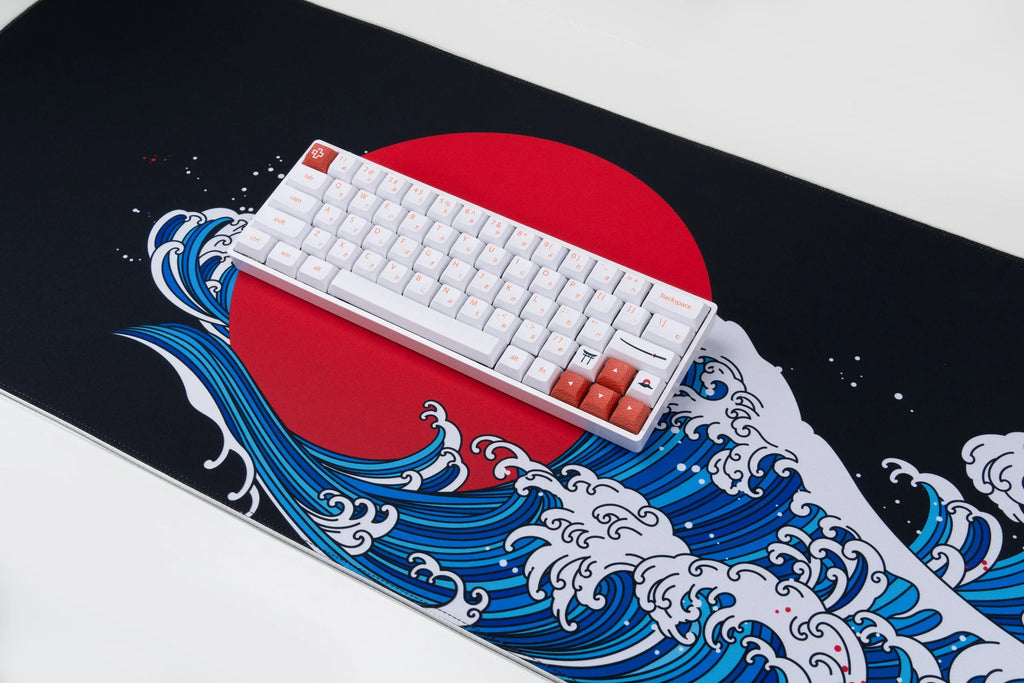 QwertyKey JapanWave RGB gamer asztali egérpad, vízálló, varrott szélek, 4 mm, csúszásmentes gumitalp