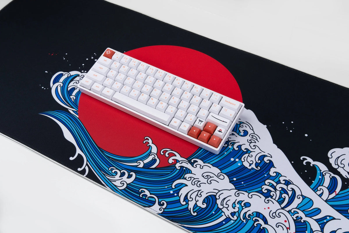 QwertyKey JapanWave RGB gamer asztali egérpad, vízálló, varrott szélek, 4 mm, csúszásmentes gumitalp
