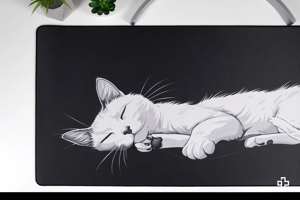 QwertyKey Black Cat gamer asztali egérpad, vízálló, varrott szélek, 4 mm, csúszásmentes gumitalp