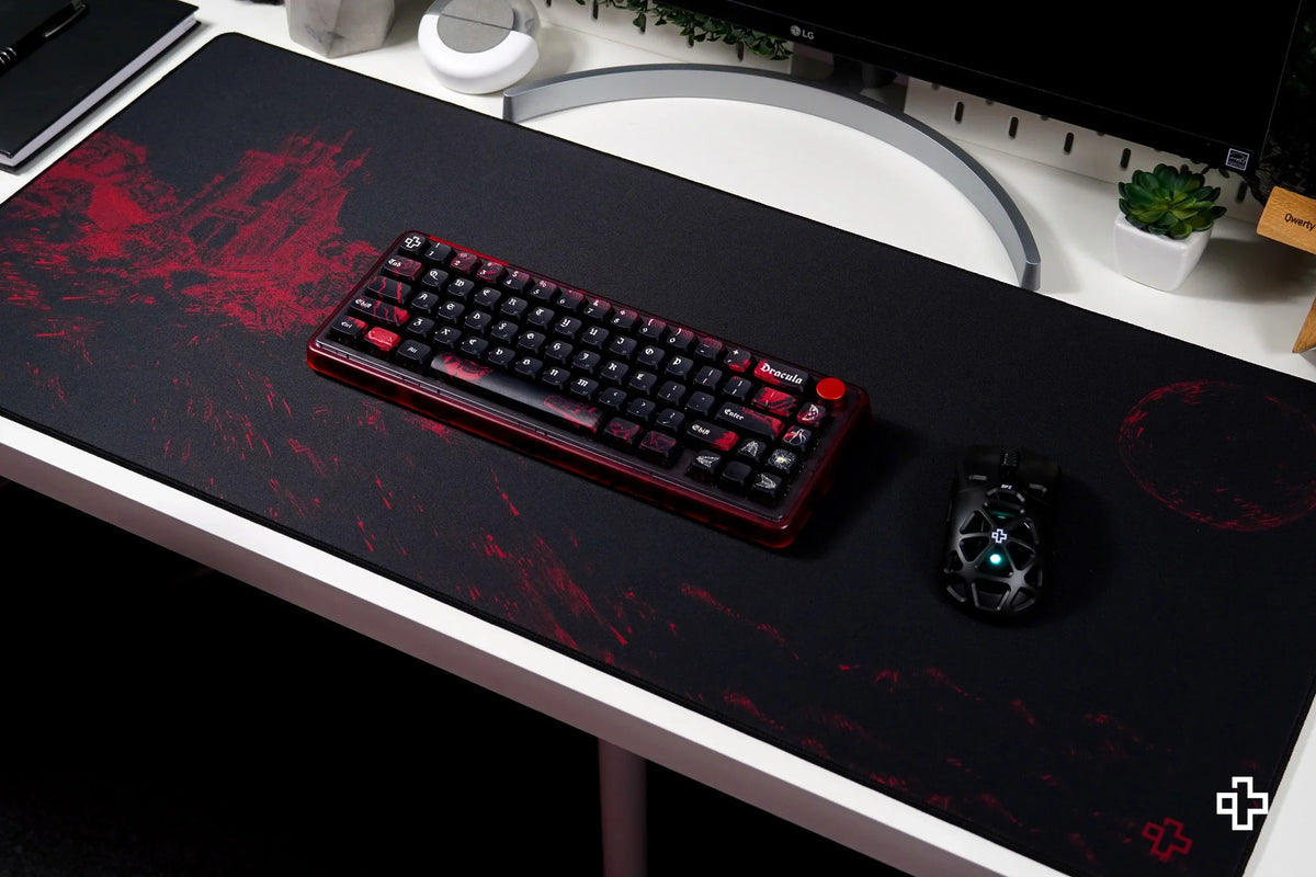QwertyKey Dracula gamer asztali egérpad, vízálló, varrott szélek, 4 mm, csúszásmentes gumitalp