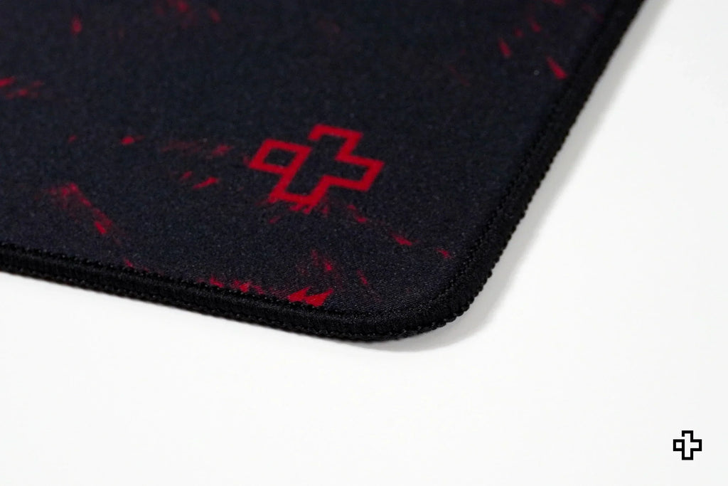 QwertyKey Dracula gamer asztali egérpad, vízálló, varrott szélek, 4 mm, csúszásmentes gumitalp