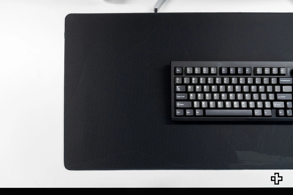 QwertyKey Flow Dark gamer asztali egérpad, vízálló, varrott szélek, 4 mm, csúszásmentes gumitalp