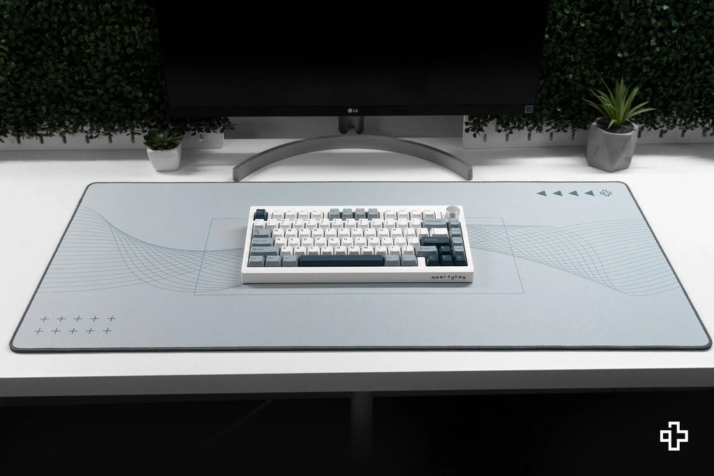 QwertyKey Flow Light gamer asztali egérpad, vízálló, varrott szélek, 4 mm, csúszásmentes gumitalp