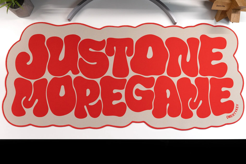 QwertyKey Game gamer asztali egérpad, vízálló, varrott szélek, 4 mm, csúszásmentes gumitalp