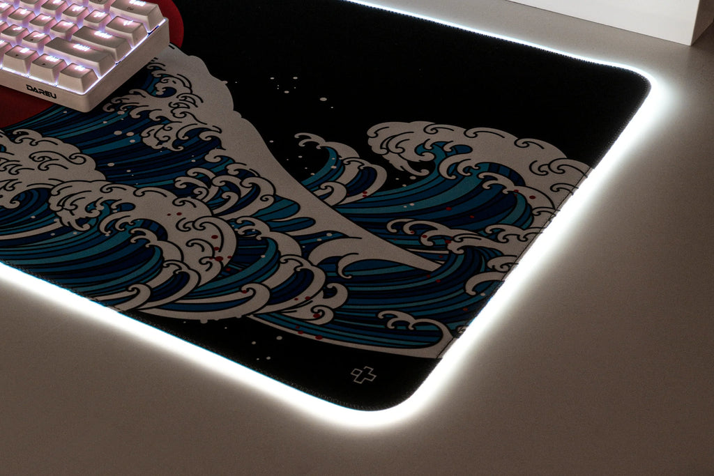 QwertyKey JapanWave RGB gamer asztali egérpad, vízálló, varrott szélek, 4 mm, csúszásmentes gumitalp