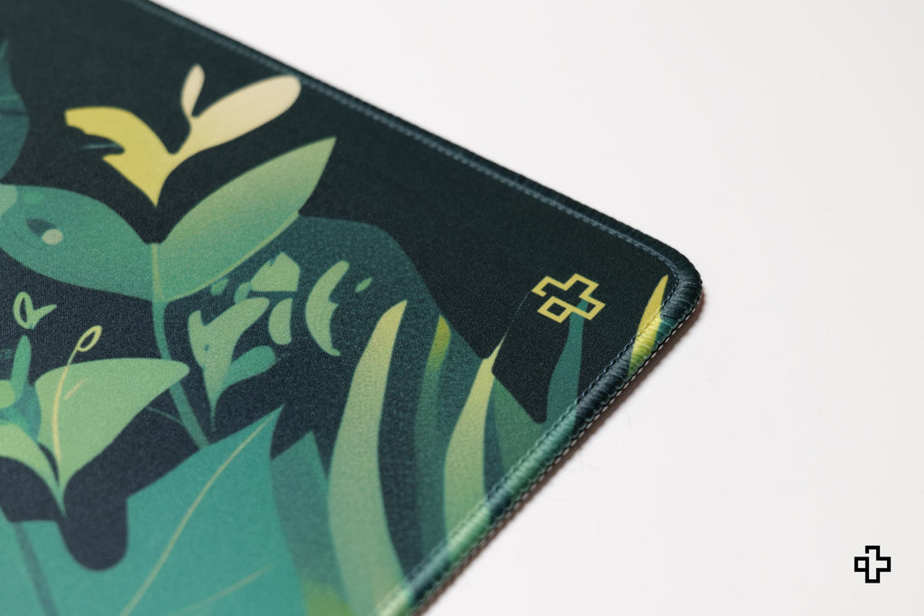 QwertyKey Leaf gamer asztali egérpad, vízálló, varrott szélek, 4 mm, csúszásmentes gumitalp