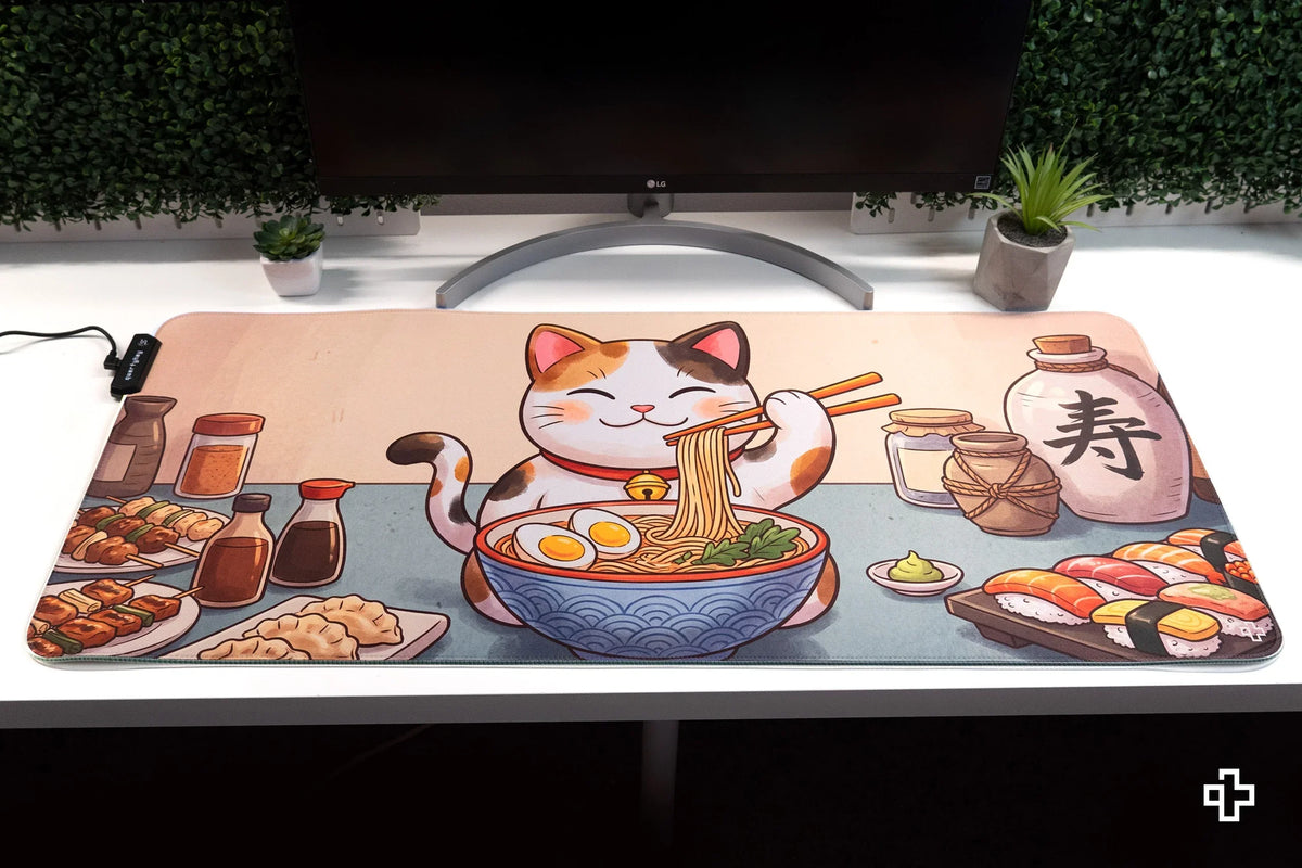 QwertyKey Lucky Neko Ramen RGB gamer asztali egérpad, vízálló, varrott szélek, 4 mm, csúszásmentes gumitalp