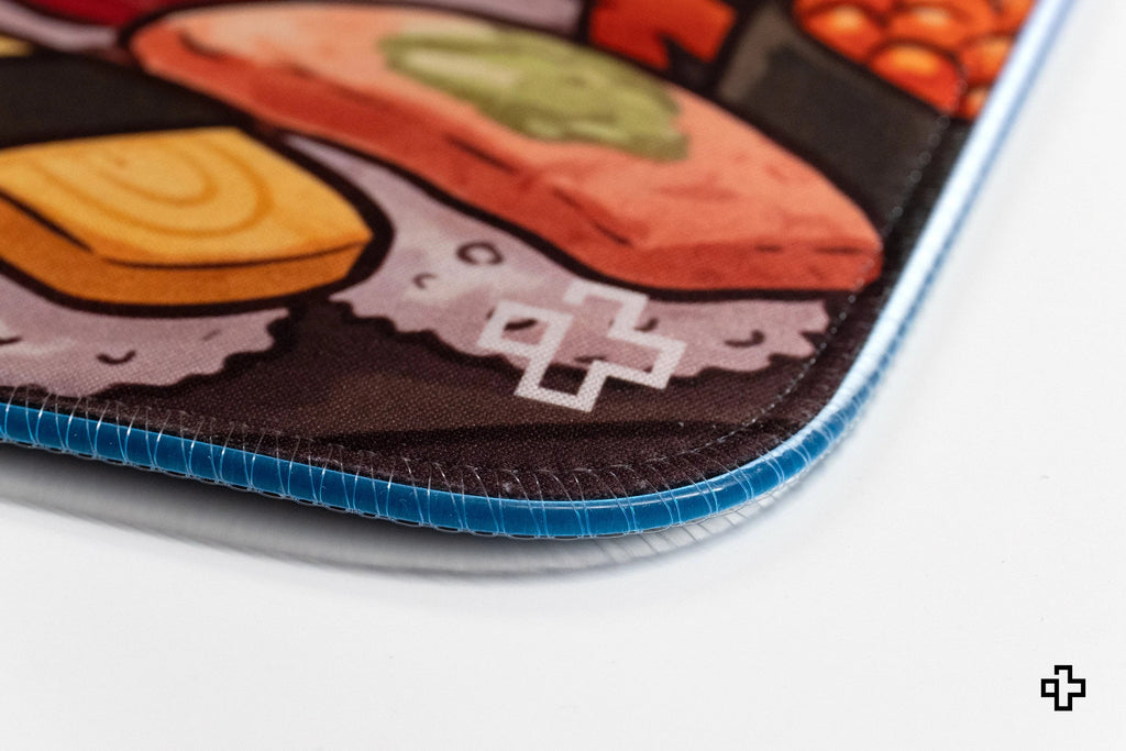 QwertyKey Lucky Neko Ramen RGB gamer asztali egérpad, vízálló, varrott szélek, 4 mm, csúszásmentes gumitalp