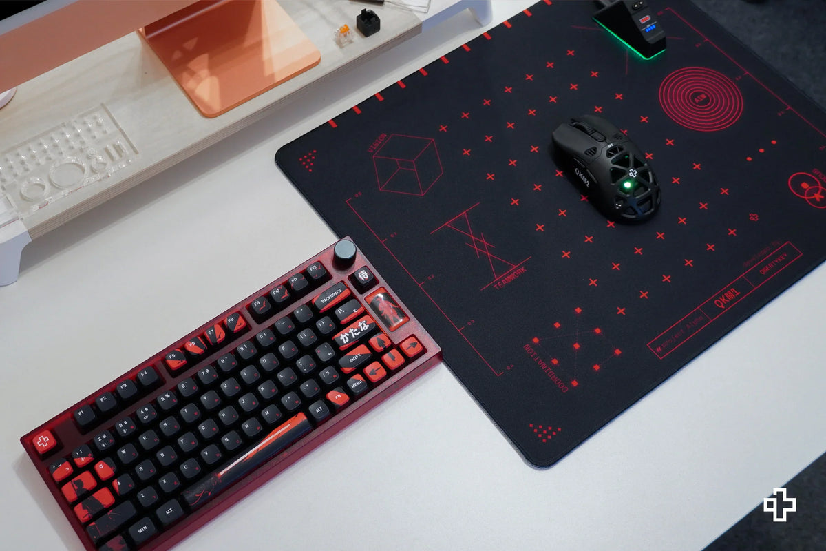 QwertyKey QKM1 gamer asztali egérpad, vízálló, varrott szélek, 4 mm, csúszásmentes gumitalp