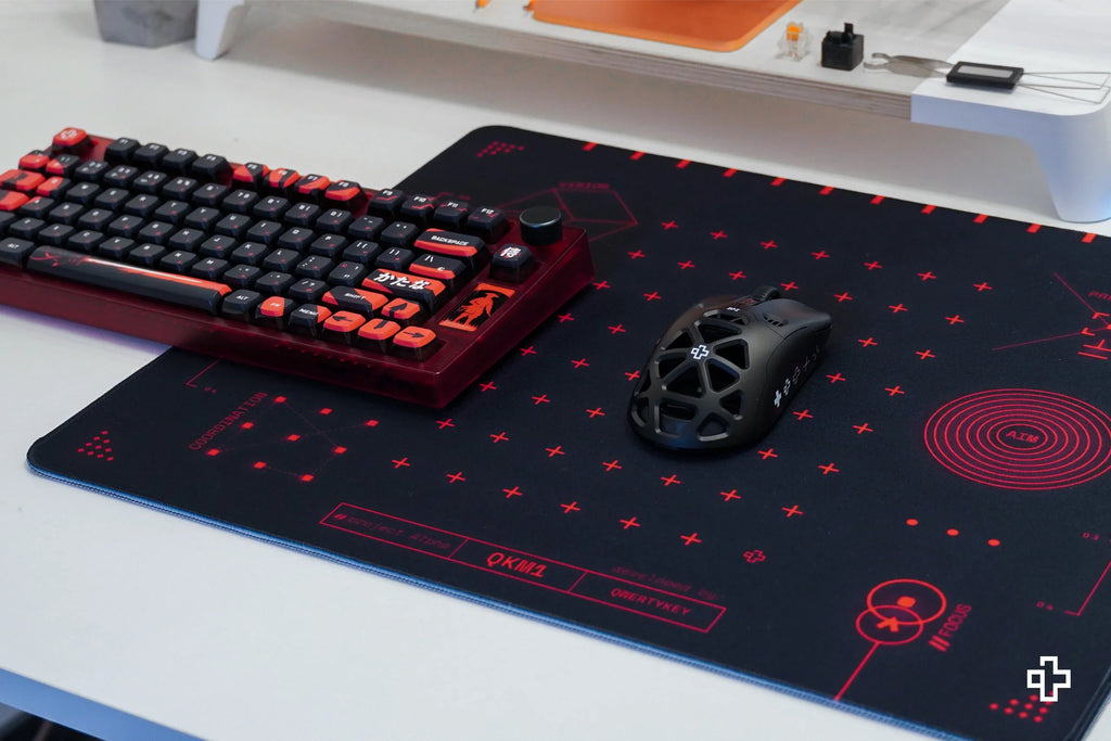 QwertyKey QKM1 gamer asztali egérpad, vízálló, varrott szélek, 4 mm, csúszásmentes gumitalp