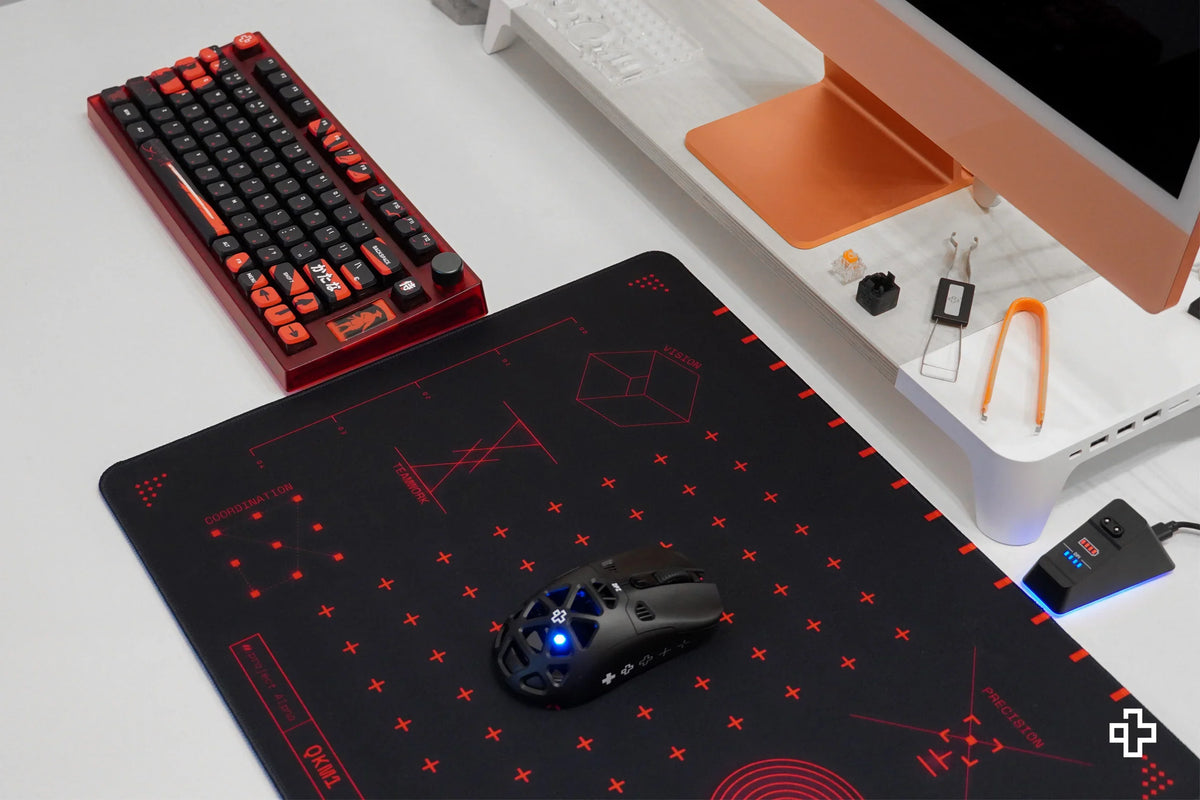 QwertyKey QKM1 gamer asztali egérpad, vízálló, varrott szélek, 4 mm, csúszásmentes gumitalp