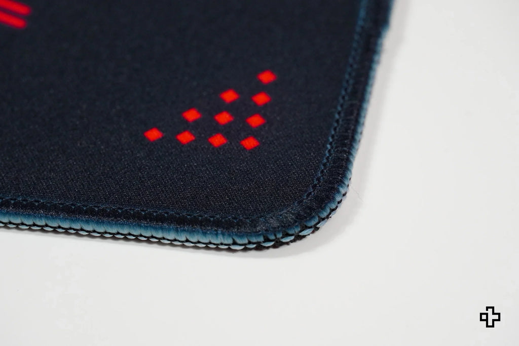 QwertyKey QKM1 gamer asztali egérpad, vízálló, varrott szélek, 4 mm, csúszásmentes gumitalp