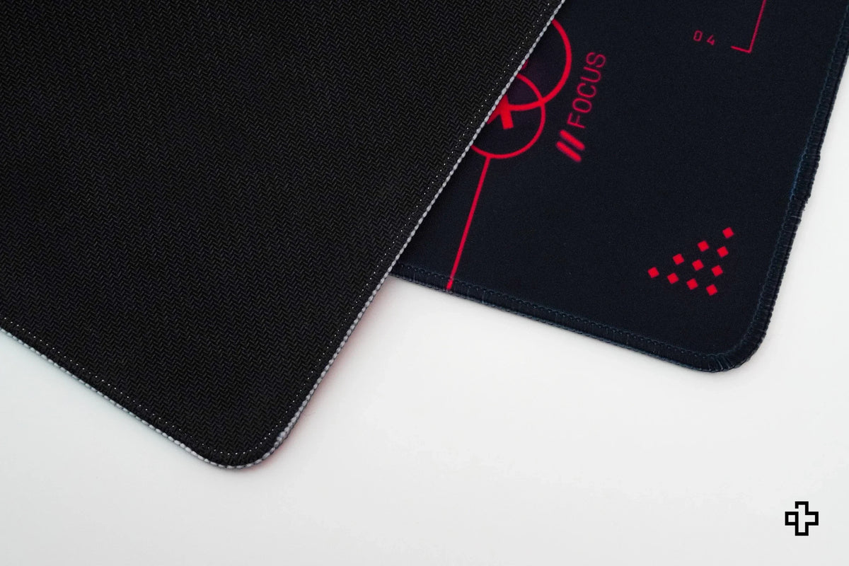 QwertyKey QKM1 gamer asztali egérpad, vízálló, varrott szélek, 4 mm, csúszásmentes gumitalp