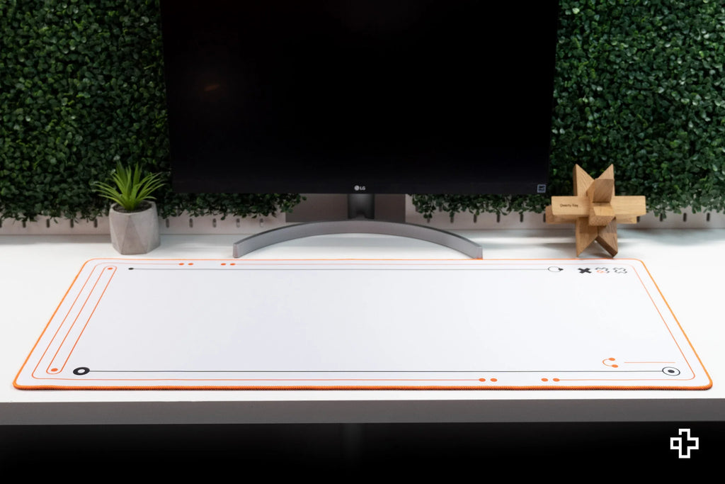 QwertyKey Phantom White gamer asztali egérpad, vízálló, varrott szélek, 4 mm, csúszásmentes gumitalp