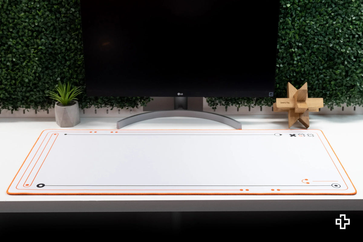 QwertyKey Phantom White gamer asztali egérpad, vízálló, varrott szélek, 4 mm, csúszásmentes gumitalp