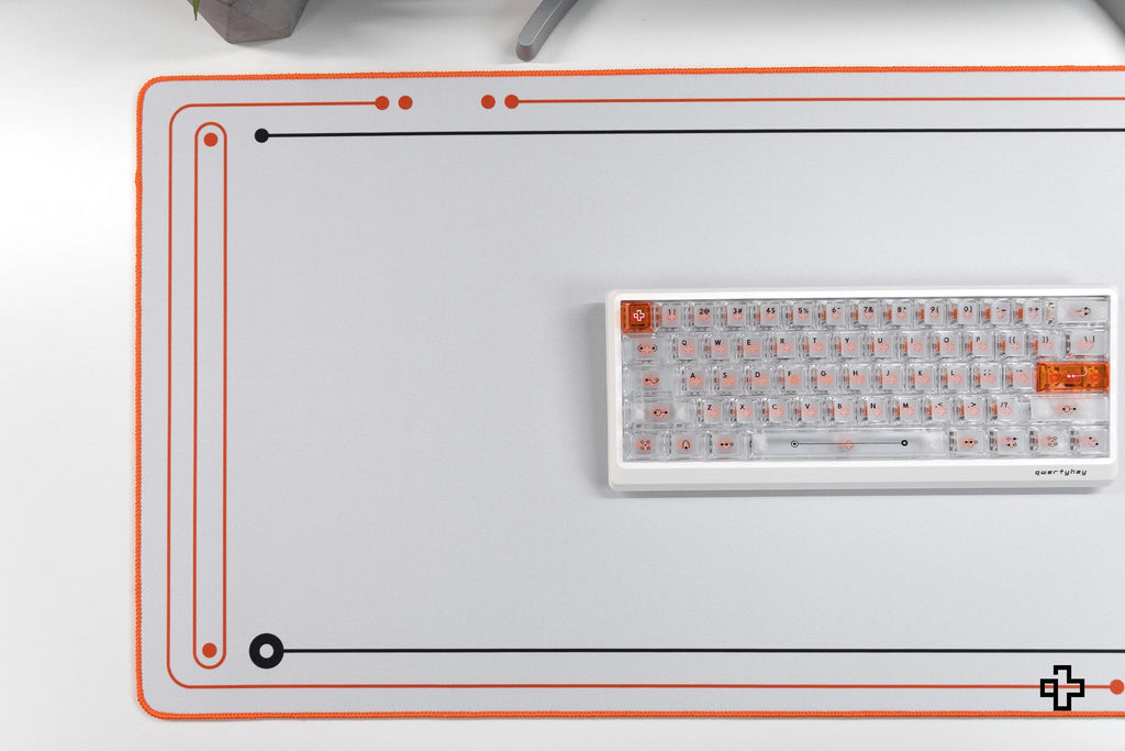 QwertyKey Phantom White gamer asztali egérpad, vízálló, varrott szélek, 4 mm, csúszásmentes gumitalp