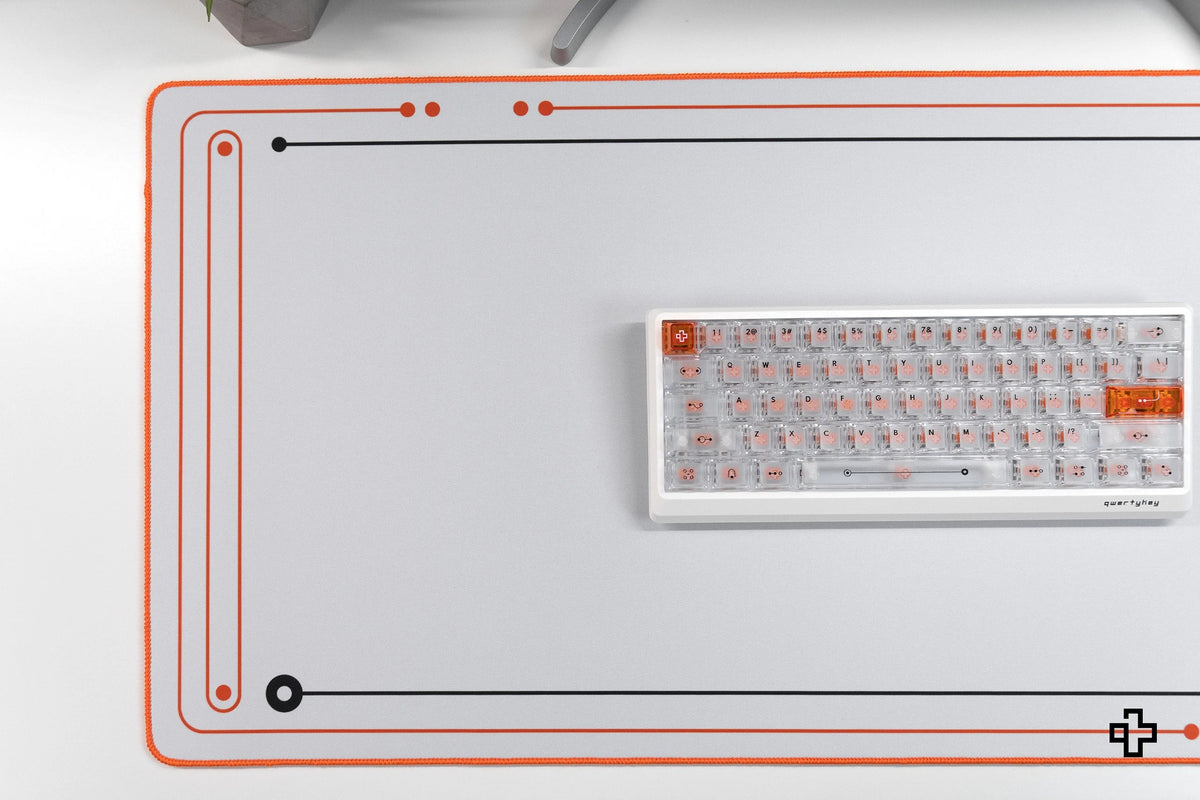 QwertyKey Phantom White gamer asztali egérpad, vízálló, varrott szélek, 4 mm, csúszásmentes gumitalp