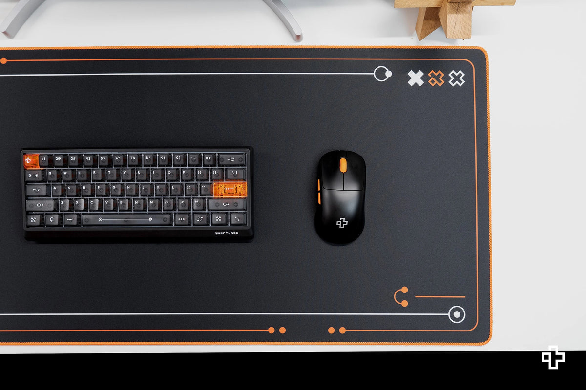 QwertyKey Phantom Black gamer asztali egérpad, vízálló, varrott szélek, 4 mm, csúszásmentes gumitalp