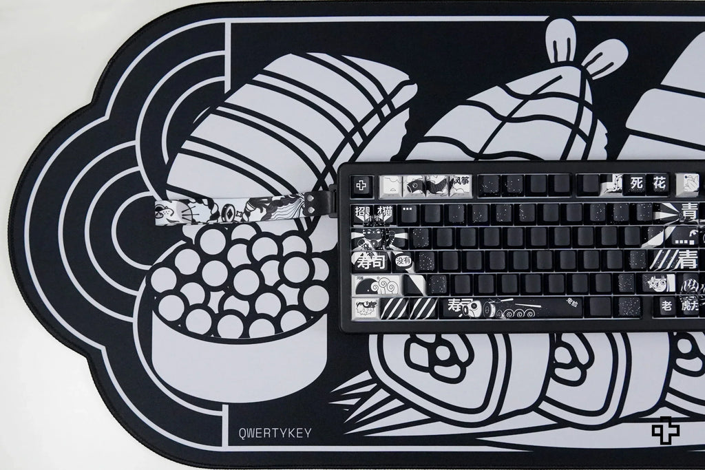 QwertyKey MOMO gamer asztali egérpad, vízálló, varrott szélek, 4 mm, csúszásmentes gumitalp