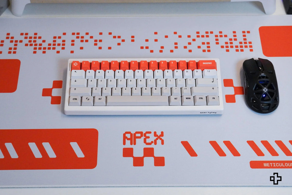 QwertyKey Apex gamer asztali egérpad, vízálló, varrott szélek, 4 mm, csúszásmentes gumitalp