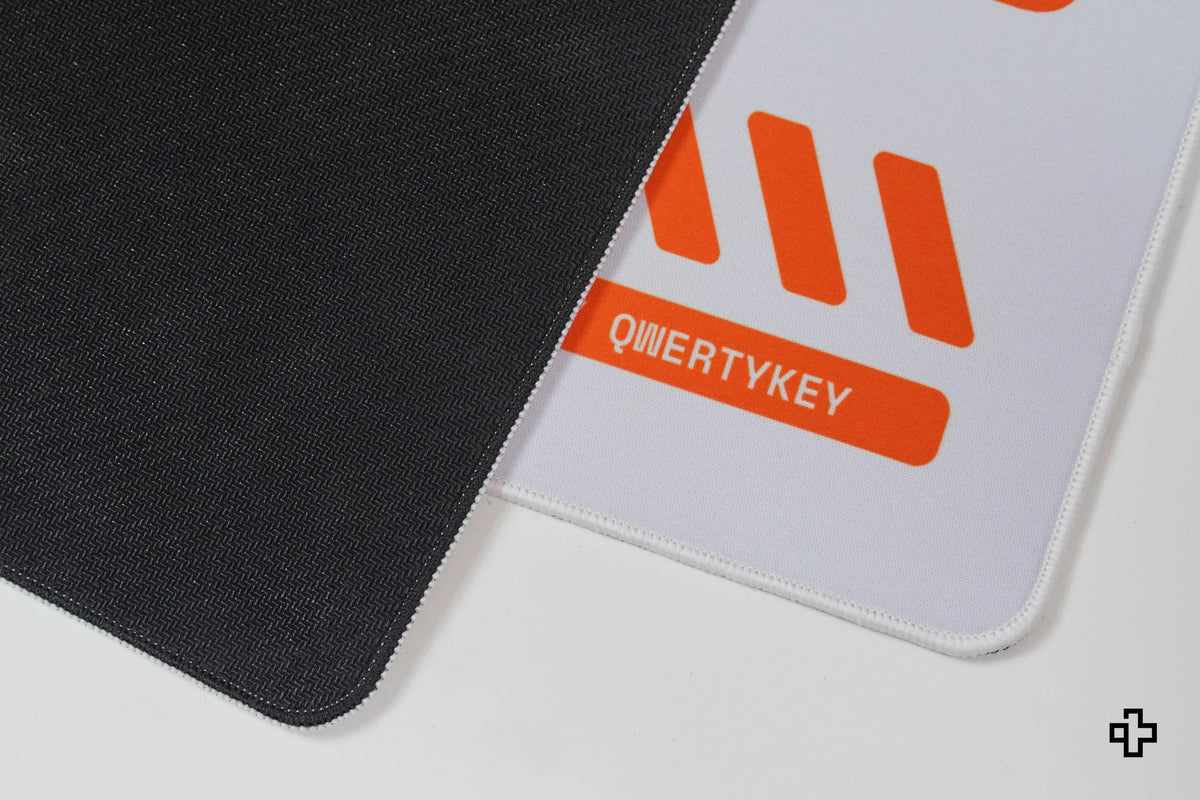 QwertyKey Apex gamer asztali egérpad, vízálló, varrott szélek, 4 mm, csúszásmentes gumitalp
