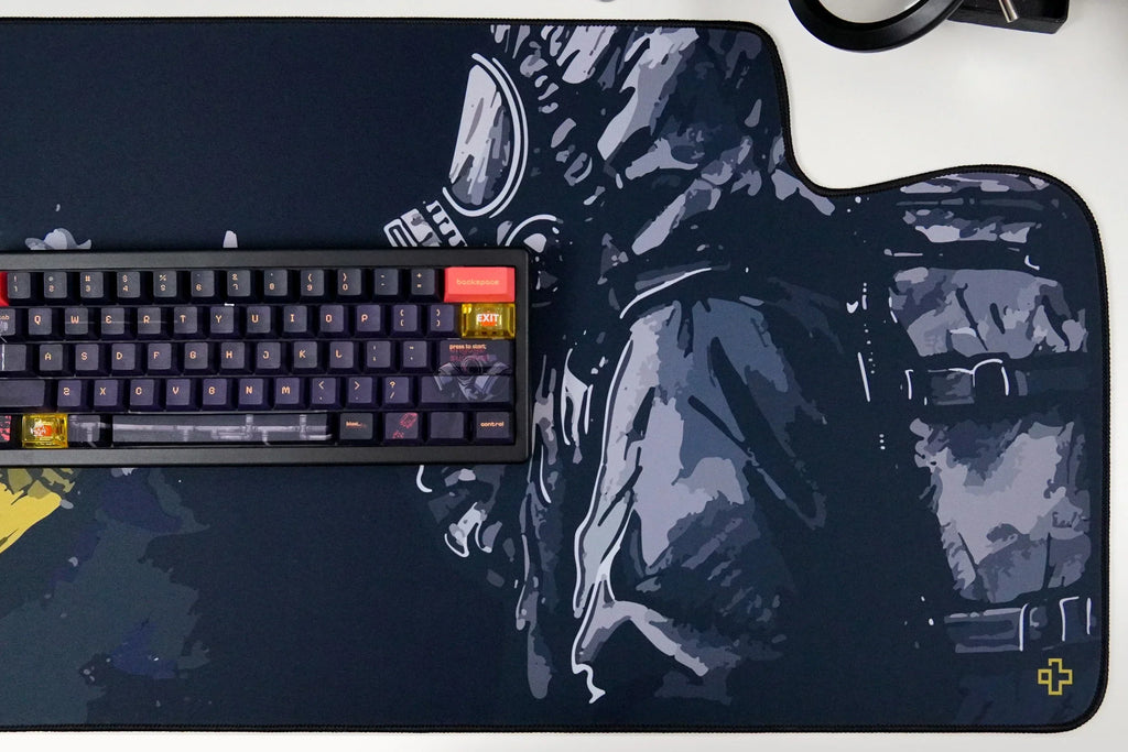 QwertyKey Fallout gamer asztali egérpad, vízálló, varrott szélek, 4 mm, csúszásmentes gumitalp