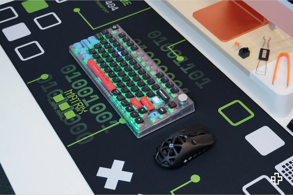 QwertyKey Matrix gamer asztali egérpad, vízálló, varrott szélek, 4 mm, csúszásmentes gumitalp